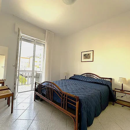 Ovest - Apartman *